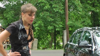 Catfight At The Carwash Screencap 31 on www.sinx.com