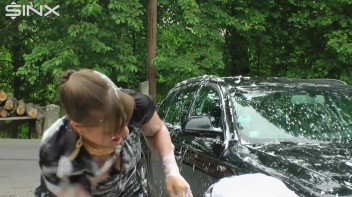 Catfight At The Carwash Screencap 35 on www.sinx.com