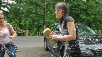 Catfight At The Carwash Screencap 36 on www.sinx.com
