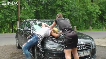 Catfight At The Carwash Screencap 37 on www.sinx.com