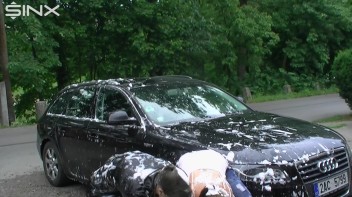 Catfight At The Carwash Screencap 47 on www.sinx.com