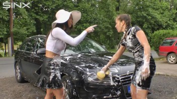 Catfight At The Carwash Screencap 66 on www.sinx.com