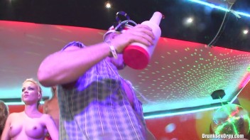 Bikini Beach Balls Part 5 - Cam 1 Screencap 18 on www.sinx.com