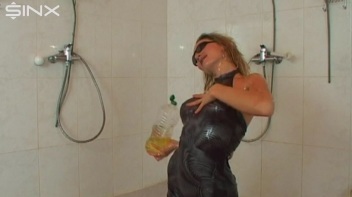 Wet And Messy Oil Play For Hot Blonde Screencap 25 on www.sinx.com