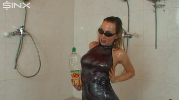Wet And Messy Oil Play For Hot Blonde Screencap 27 on www.sinx.com