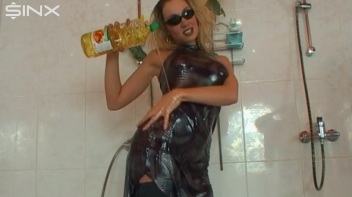 Wet And Messy Oil Play For Hot Blonde Screencap 6 on www.sinx.com