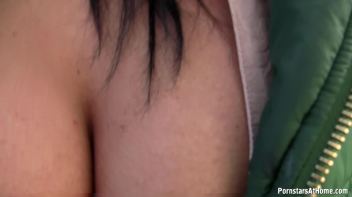 Shopping For A Blowjob Screencap 9 on www.sinx.com