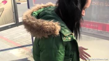 Shopping For A Blowjob Screencap 101 on www.sinx.com