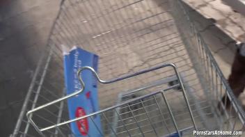 Shopping For A Blowjob Screencap 102 on www.sinx.com