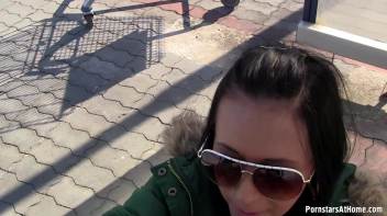 Shopping For A Blowjob Screencap 11 on www.sinx.com