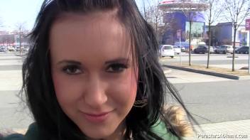 Shopping For A Blowjob Screencap 19 on www.sinx.com