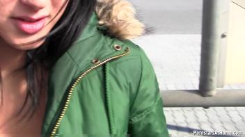 Shopping For A Blowjob Screencap 21 on www.sinx.com