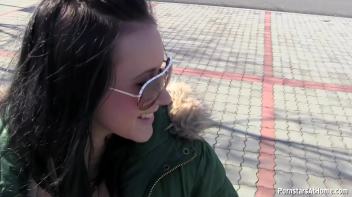 Shopping For A Blowjob Screencap 6 on www.sinx.com