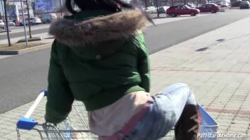 Shopping For A Blowjob Screencap 8 on www.sinx.com