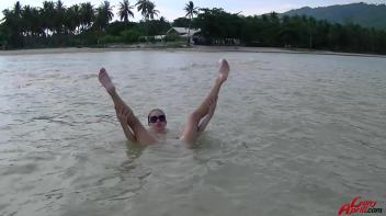 Wet And Messy Freak At The Beach Screencap 48 on www.sinx.com