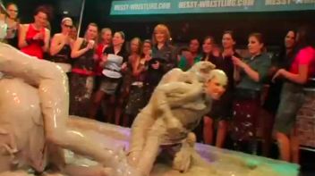 Dionne Darling vs. Christina Lee Screencap 85 on www.sinx.com