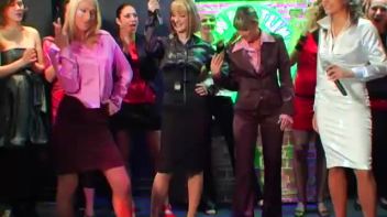 Dionne Darling vs. Christina Lee Screencap 9 on www.sinx.com