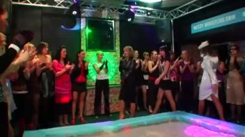 Dionne Darling vs. Christina Lee Screencap 1 on www.sinx.com