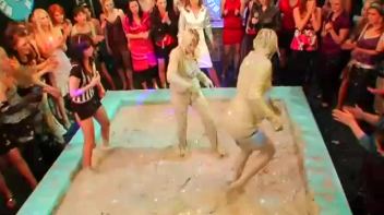 Dionne Darling vs. Christina Lee Screencap 23 on www.sinx.com