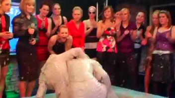 Dionne Darling vs. Christina Lee Screencap 30 on www.sinx.com