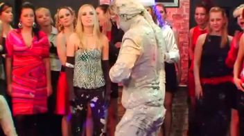 Dionne Darling vs. Christina Lee Screencap 41 on www.sinx.com