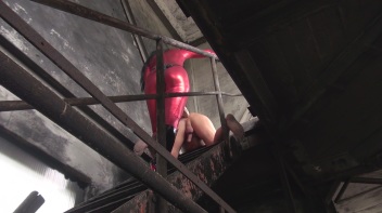 Mit dem XL Strapon auf der Treppe gefickt Screencap 20 on www.sinx.com