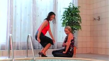 Sensual Water Fight In The Pool Screencap 87 on www.sinx.com