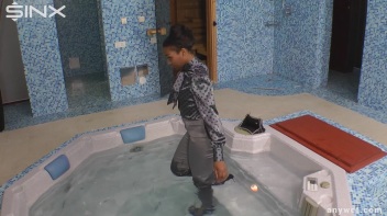 Fully Clothed Hot Tub Hotness Screencap 20 on www.sinx.com