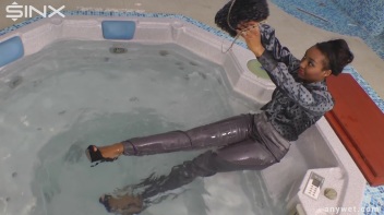 Fully Clothed Hot Tub Hotness Screencap 25 on www.sinx.com