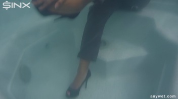 Fully Clothed Hot Tub Hotness Screencap 31 on www.sinx.com