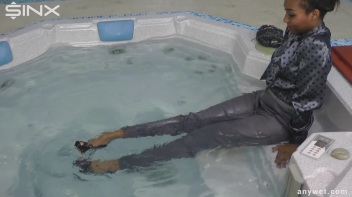 Fully Clothed Hot Tub Hotness Screencap 32 on www.sinx.com