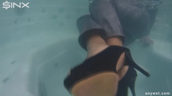 Fully Clothed Hot Tub Hotness Screencap 41 on www.sinx.com
