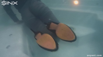 Fully Clothed Hot Tub Hotness Screencap 42 on www.sinx.com