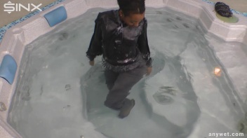 Fully Clothed Hot Tub Hotness Screencap 46 on www.sinx.com