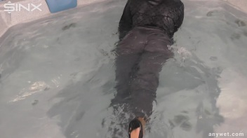 Fully Clothed Hot Tub Hotness Screencap 51 on www.sinx.com