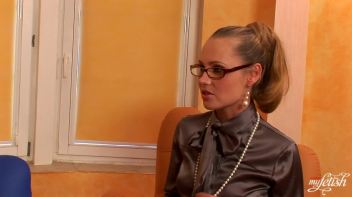 Catfighting Lesbos Become Friends Screencap 13 on www.sinx.com