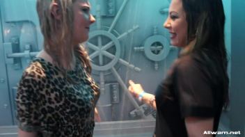 Shower Showdown! Screencap 10 on www.sinx.com