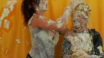 Pie Fight! Screencap 58 on www.sinx.com