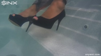 Fully Clothed Hot Tub Hotness Screencap 18 on www.sinx.com