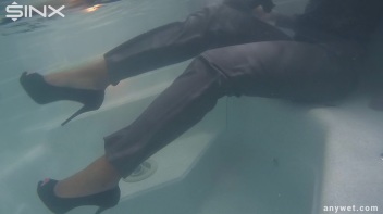 Fully Clothed Hot Tub Hotness Screencap 60 on www.sinx.com