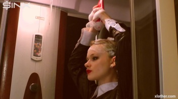 Coy Cuties Sexy Sudsy Shower Screencap 21 on www.sinx.com