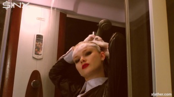 Coy Cuties Sexy Sudsy Shower Screencap 24 on www.sinx.com