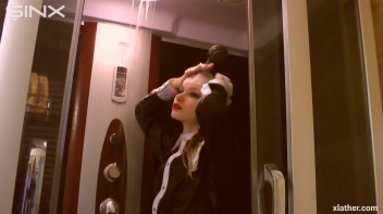 Coy Cuties Sexy Sudsy Shower Screencap 25 on www.sinx.com