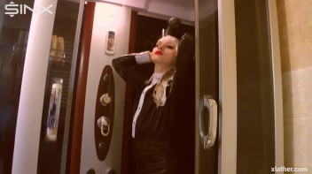 Coy Cuties Sexy Sudsy Shower Screencap 26 on www.sinx.com