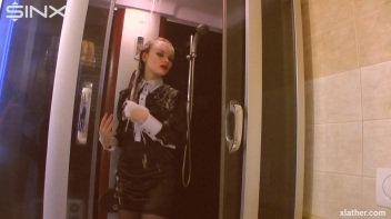 Coy Cuties Sexy Sudsy Shower Screencap 29 on www.sinx.com