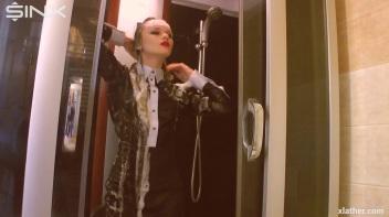 Coy Cuties Sexy Sudsy Shower Screencap 30 on www.sinx.com