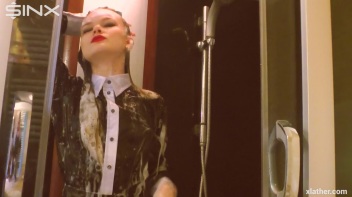 Coy Cuties Sexy Sudsy Shower Screencap 31 on www.sinx.com