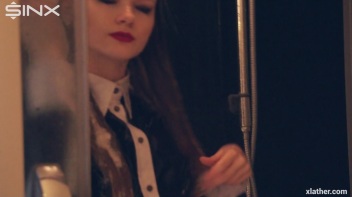 Coy Cuties Sexy Sudsy Shower Screencap 33 on www.sinx.com