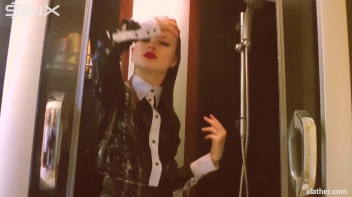 Coy Cuties Sexy Sudsy Shower Screencap 35 on www.sinx.com