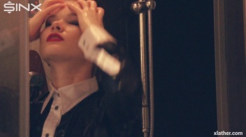 Coy Cuties Sexy Sudsy Shower Screencap 37 on www.sinx.com